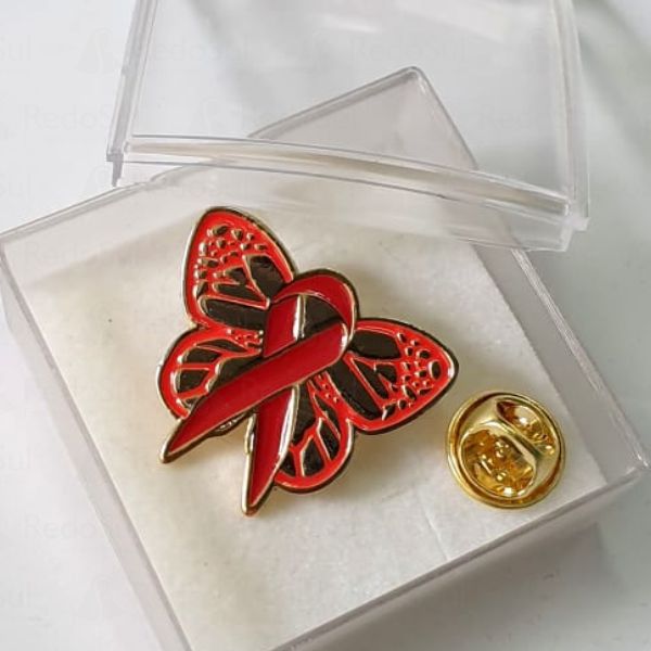 Pin em Metal Recortado